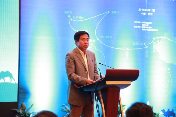 公司党委副书记、副董事长贾明德主持会议